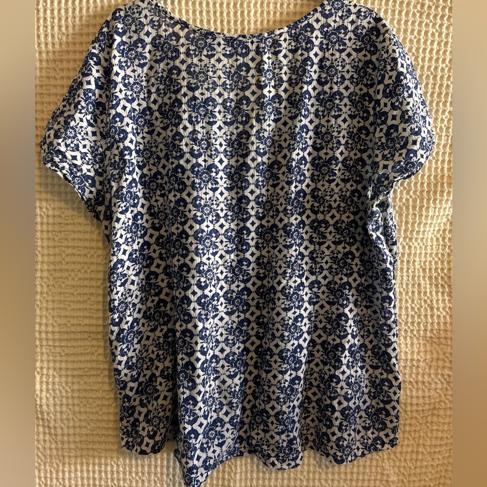 Eddie Bauer Blue and White Patterned Blouse - Picture 3 of 6